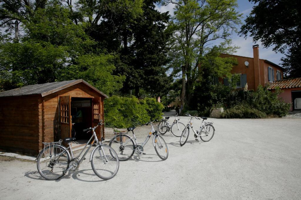 Logis Hotel Restaurant La Ferme Avignon Exterior photo